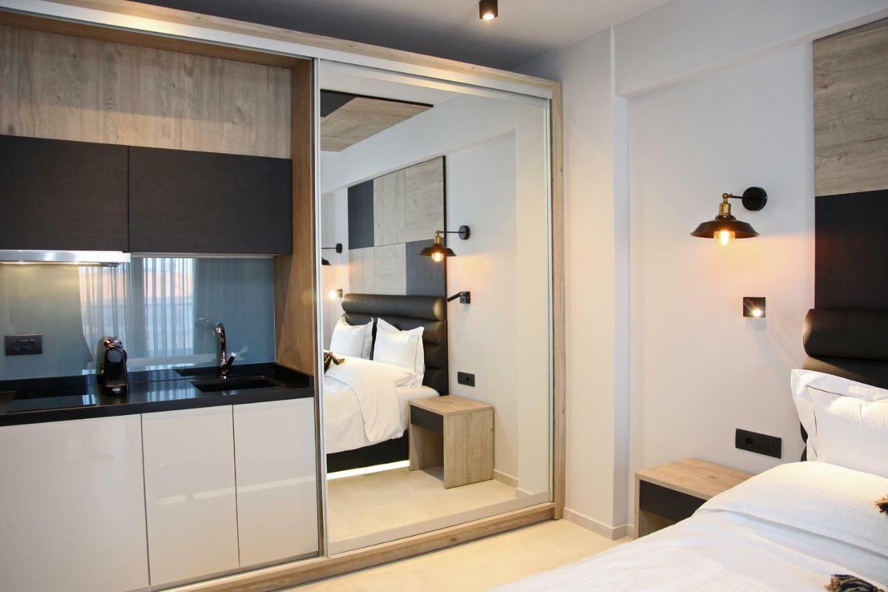 Athinais Luxury Apartments Hanioti Exterior photo